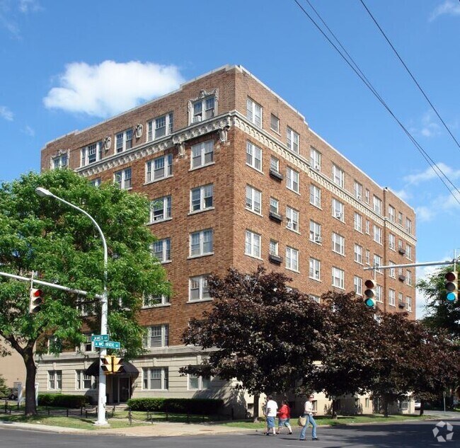 HawleyGreen Historic Dist Apartments for Rent with High Ceilings