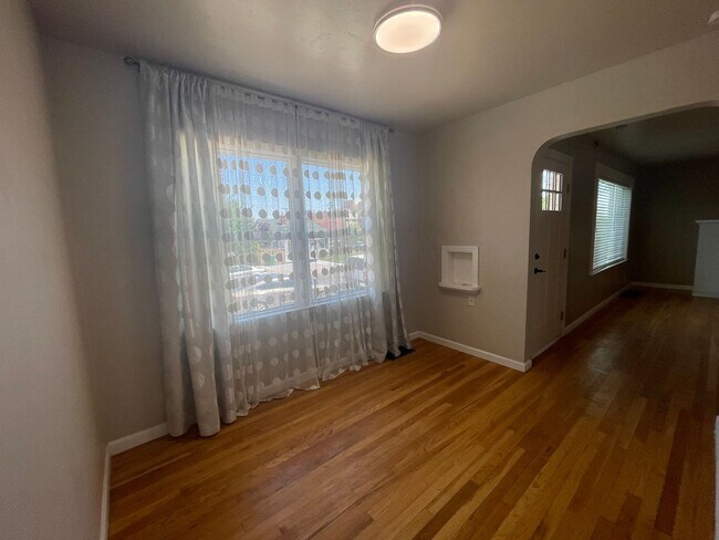 Building Photo - 468-470 Claremont St