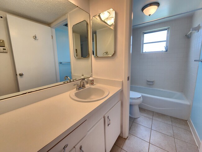 Foto del edificio - 4460 Ironwood Cir
