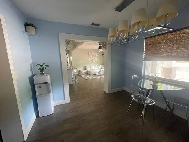 Comedor - 5679 Kelly Dr N