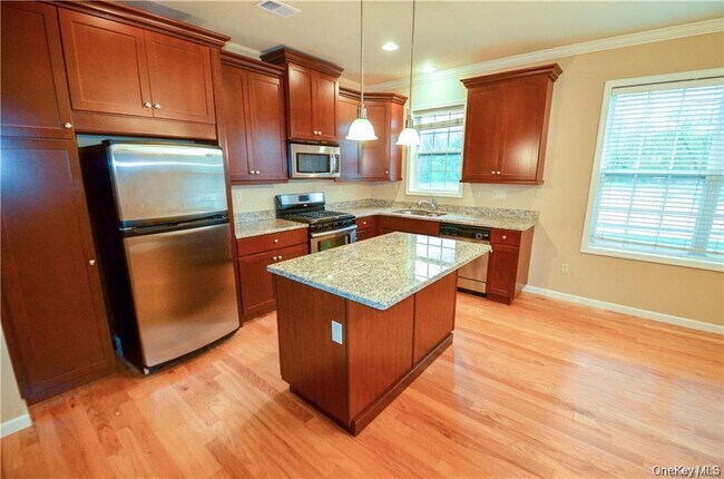 Foto del edificio - 216 Canter Ct