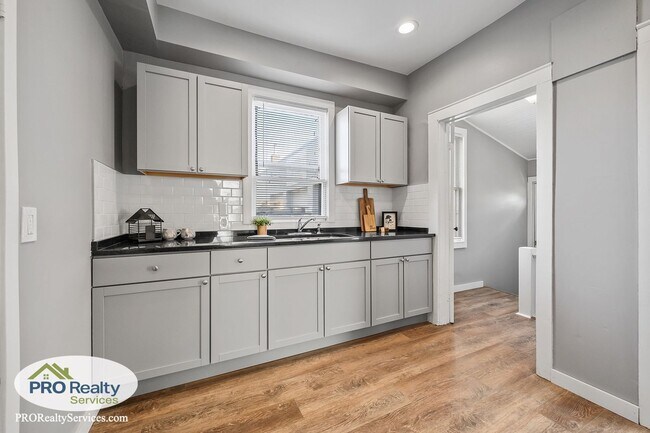 Foto del edificio - 3 Bedroom Home in South Minneapolis