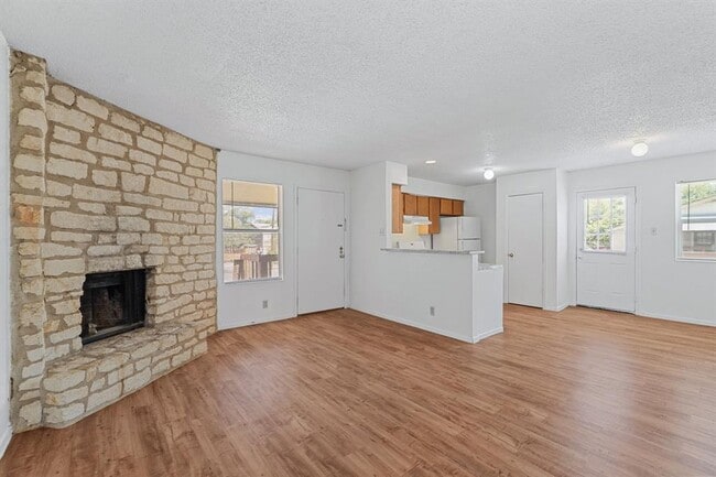 Building Photo - 302 Algerita Dr