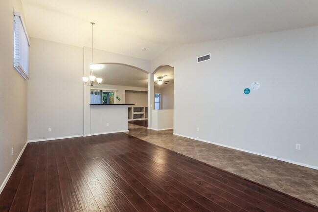 Foto del edificio - 3801 W Firehawk Dr