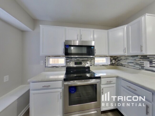 Foto del edificio - 2445 Grand Fir Dr