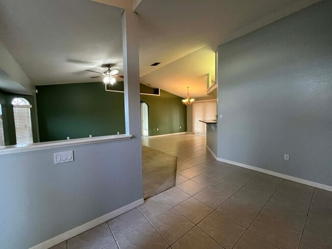 Foto del edificio - 25381 Deep Creek Blvd