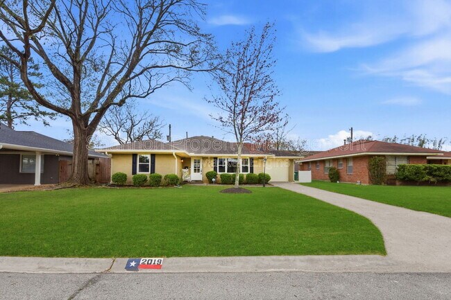 Foto del edificio - 2019 Brimberry St