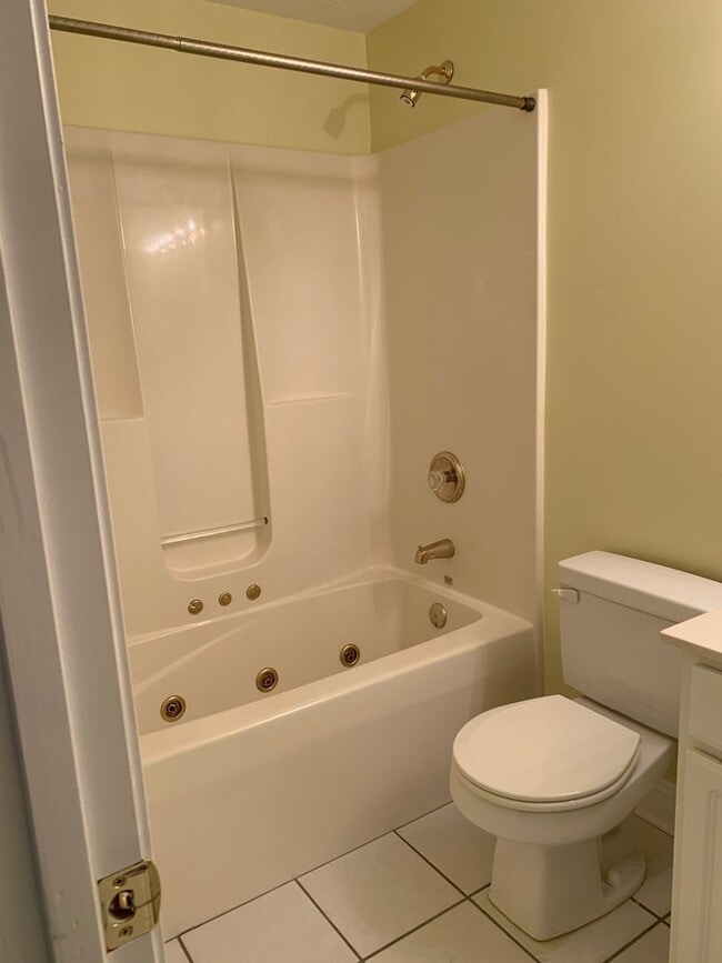 Building Photo - 330 Pin Oak Dr NW