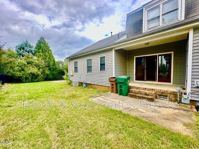 Building Photo - 216 S Walker St