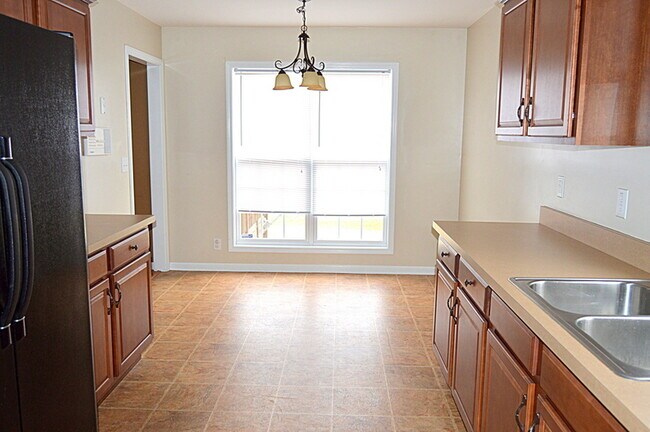 Foto del edificio - Three Bedroom with Bonus Room in Arbour Green South!