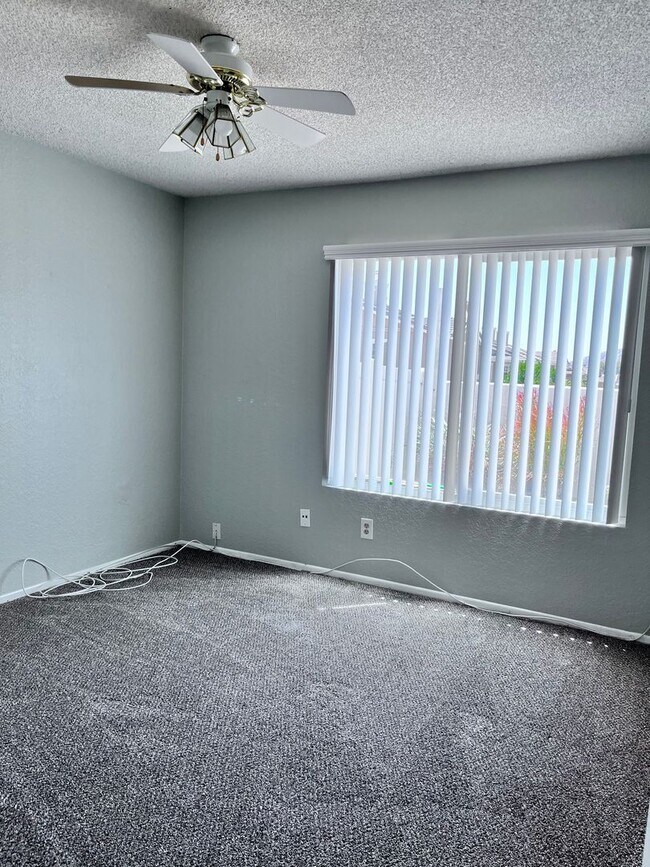 Building Photo - Grand Terrace Townhouse in Gated Community with NEW Paint & NEW Carpet