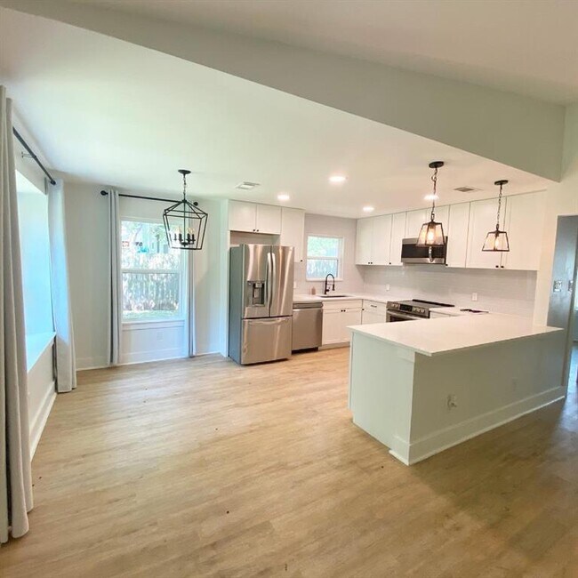 Building Photo - 203 Ranger Dr