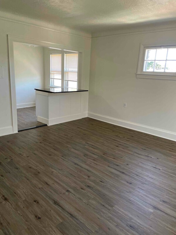 Building Photo - 1682 Elbur Ave