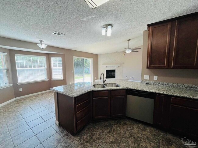 Foto del edificio - 5498 Keel Dr