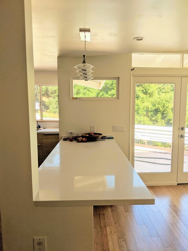 Foto del edificio - 1200 N Topanga Canyon Blvd