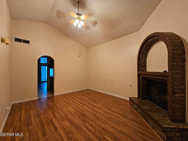 Building Photo - 846 El Arco Dr