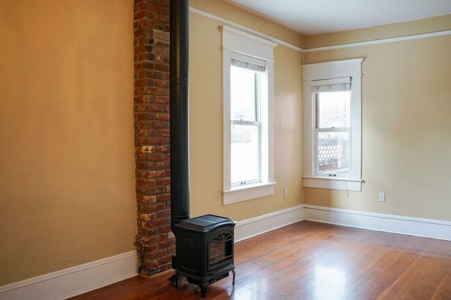 Building Photo - Urban DREAM! Spacious Corner 1-Bedroom w/F...