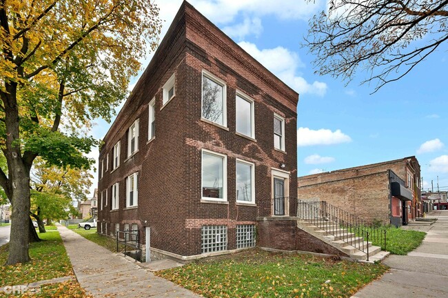 Building Photo - 131 E 111th St