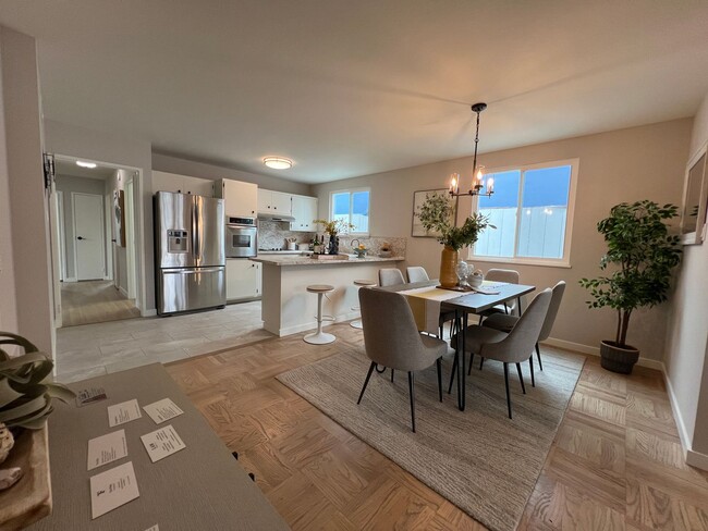 Foto del edificio - Remodel Detached 4 Bed / 2 Bath Home Near ...