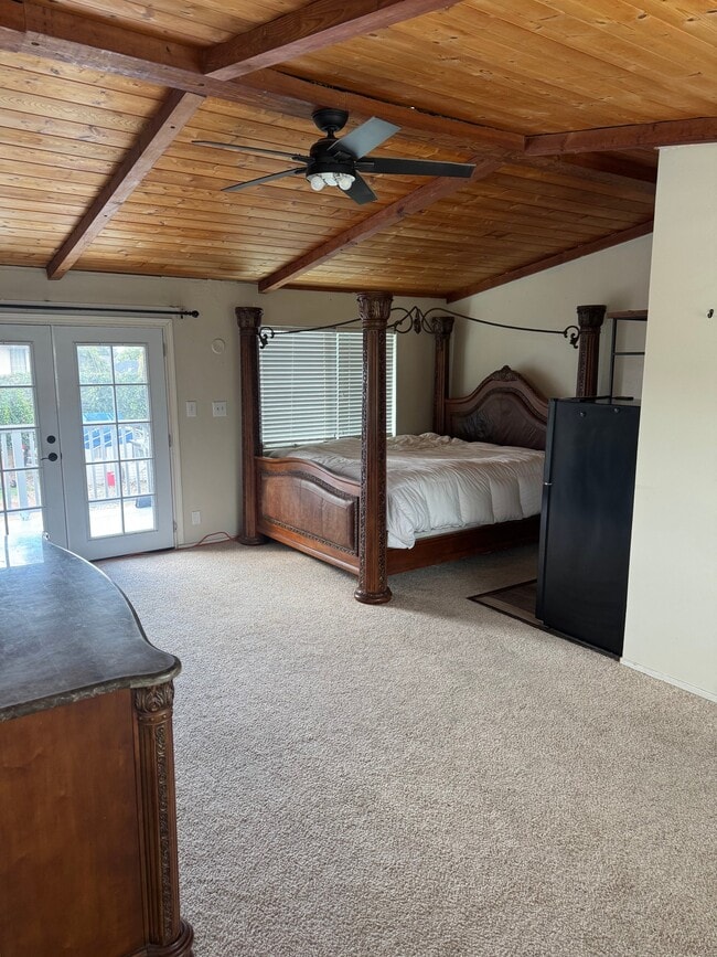 Building Photo - 4859 Stuart Dr