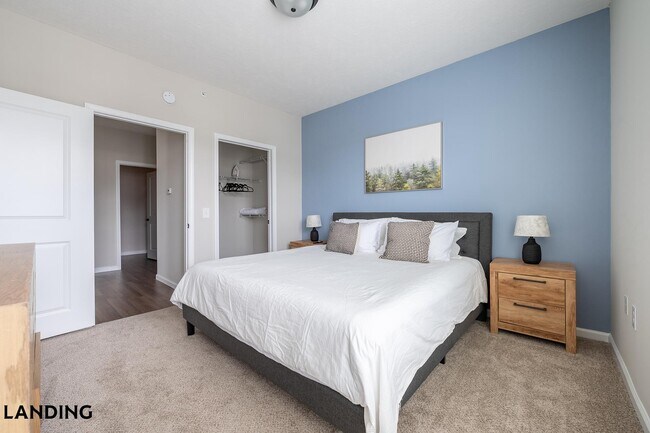 Foto del edificio - 6480 Alexander Clay