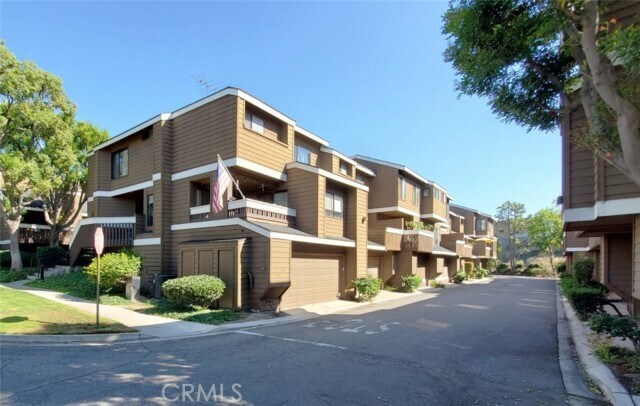 Foto del edificio - 8531 Meadow Brook Ave