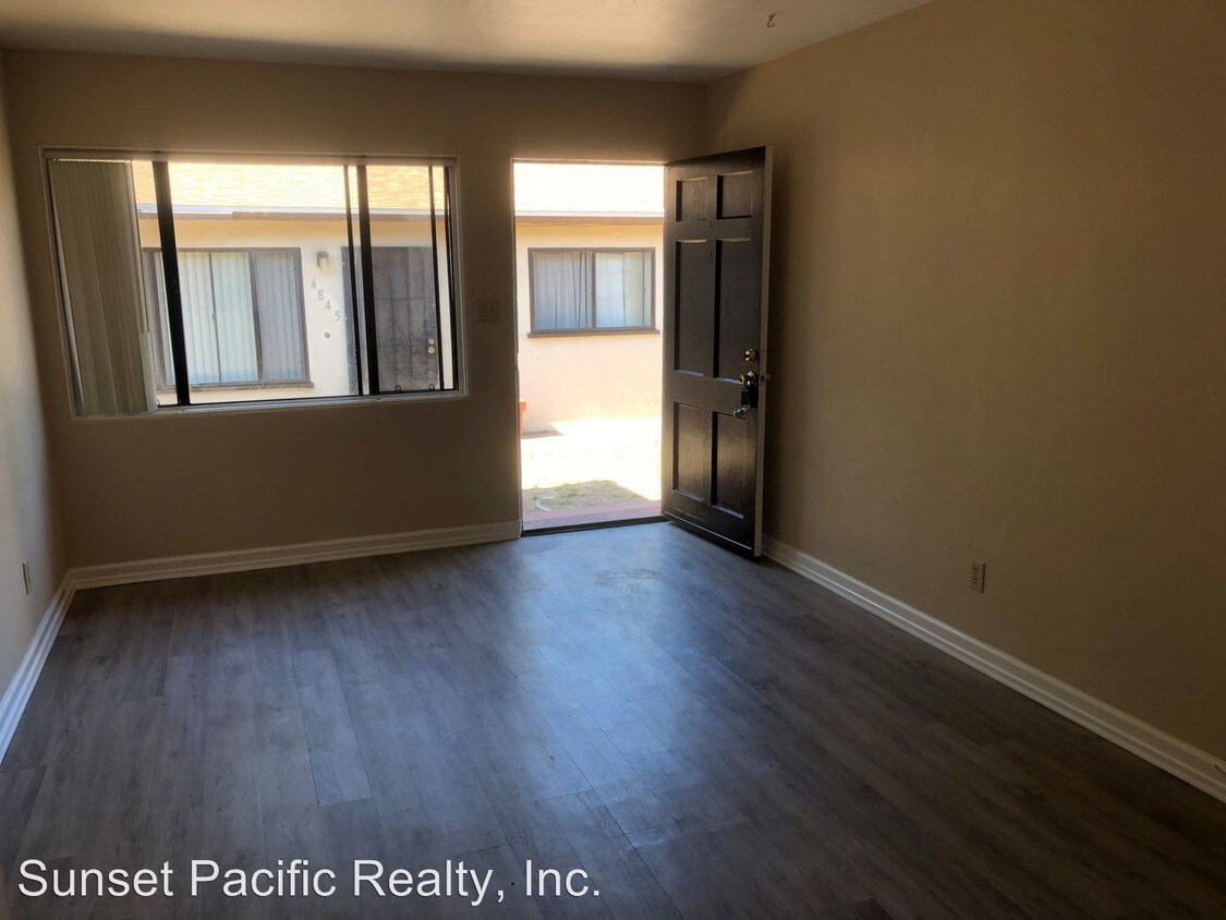 Building Photo - 4847 1/2-4847 Coronado Ave