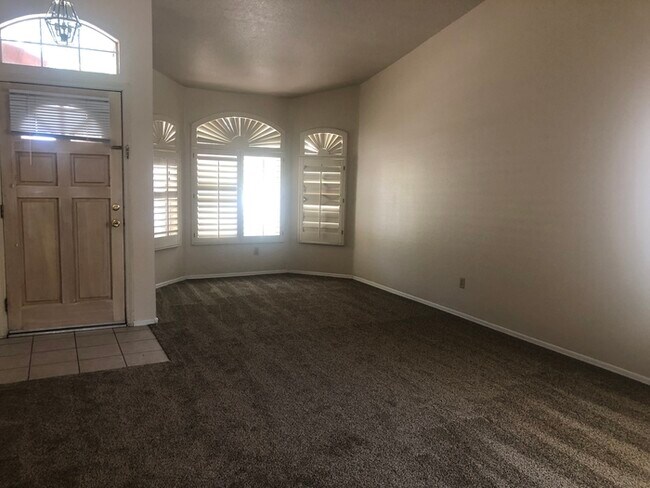 Foto del edificio - RED MOUNTAIN RANCH-sz