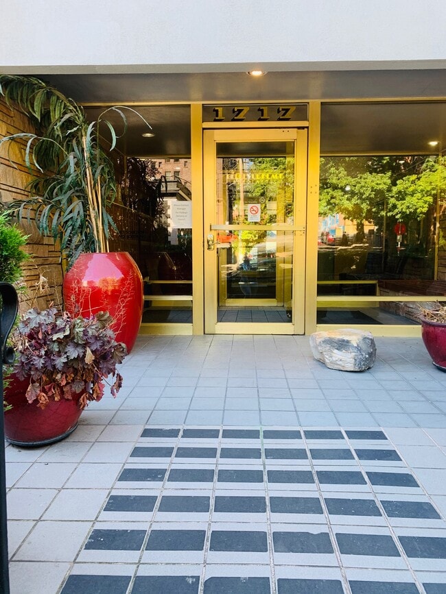 Foto del edificio - Bellevue Place Apartments
