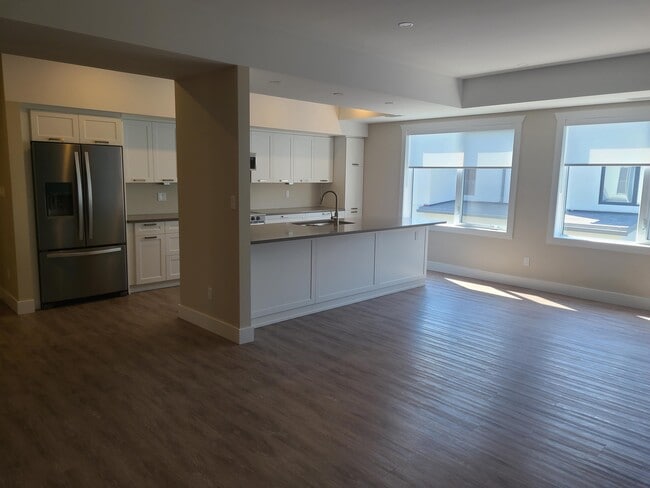 Building Photo - 550 Sandison St