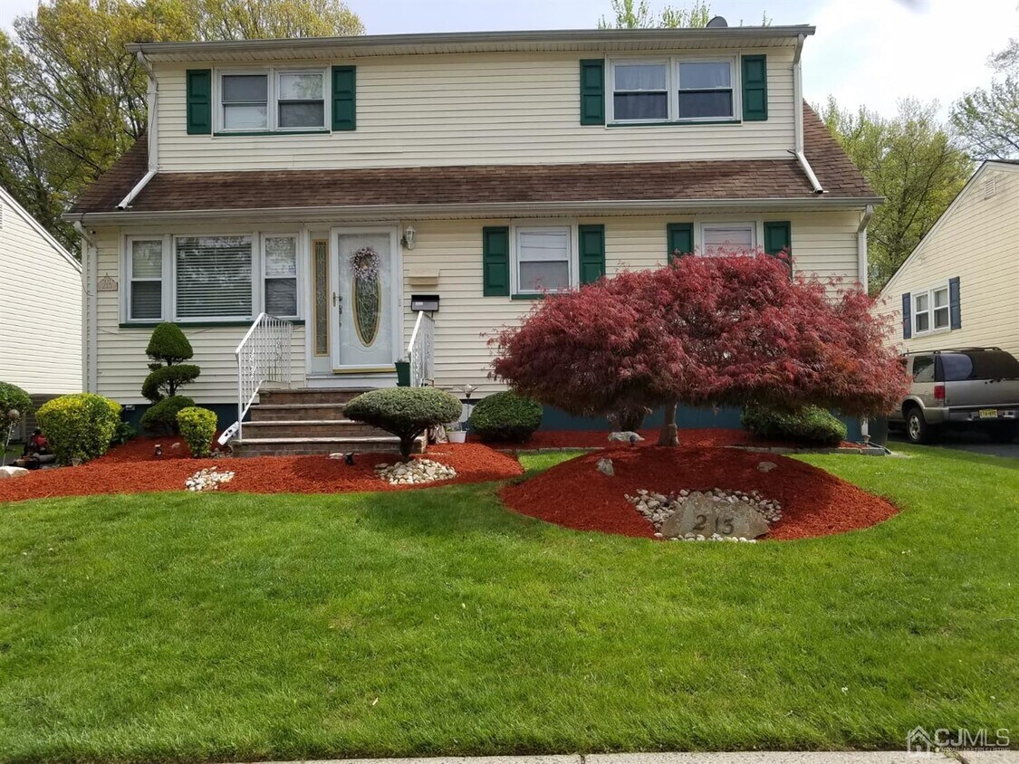 213 Temple Way, Woodbridge Township, NJ 07067 Room for Rent in
