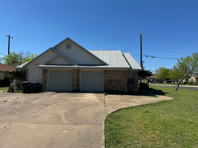 Building Photo - 2914 Whisper Oaks
