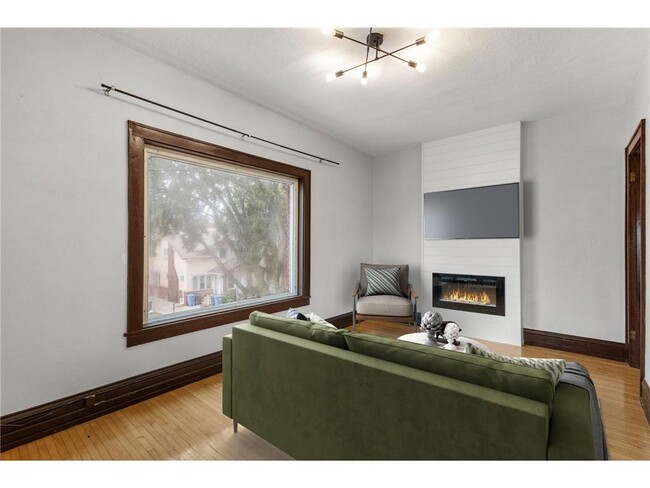Building Photo - 2881 Irving Ave S