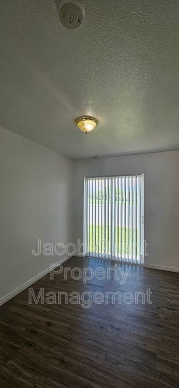 Building Photo - 3528 Greenfield Dr