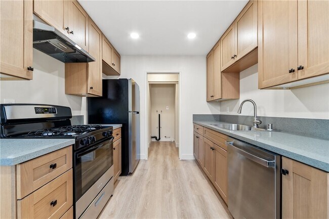 Foto del edificio - 6431 Brown Cir