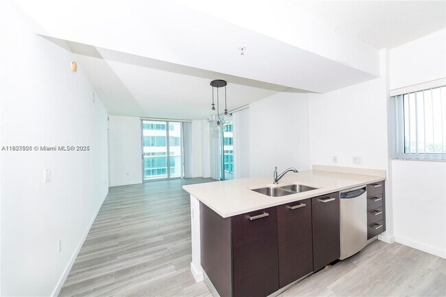 Foto del edificio - 333 NE 24th St