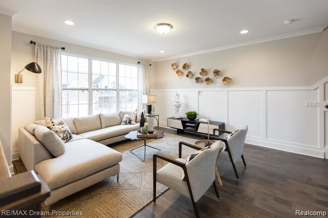 Foto del edificio - 47757 Hillcrest Dr