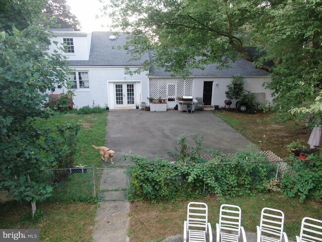 Foto del edificio - 1016 Wilson Ave