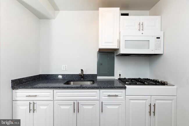 Building Photo - 730 24th St NW