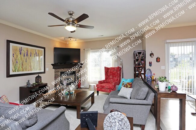 Building Photo - GREAT LOCATION!! 2 Bedroom, 2.5 Bathroom C...