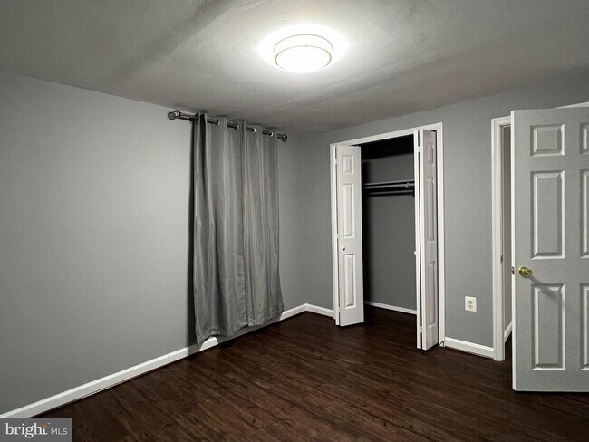 Building Photo - 13829 Londonderry Ct