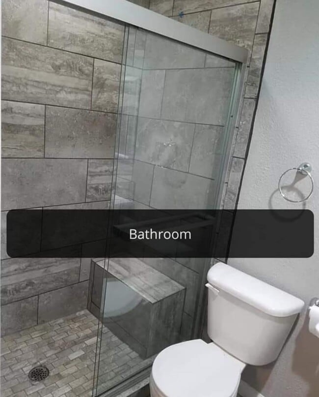 Foto del edificio - 1909 Brunson Ave