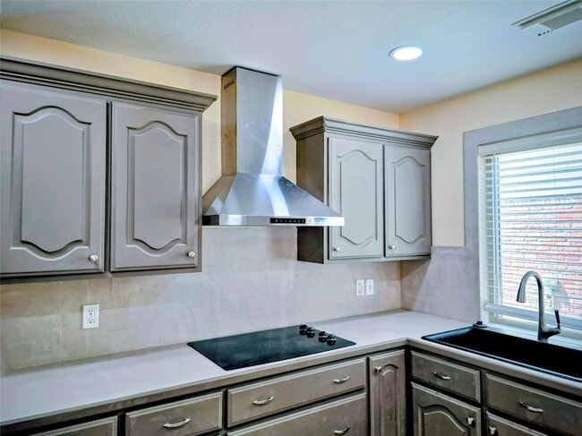 Building Photo - 10631 Del Monte Dr