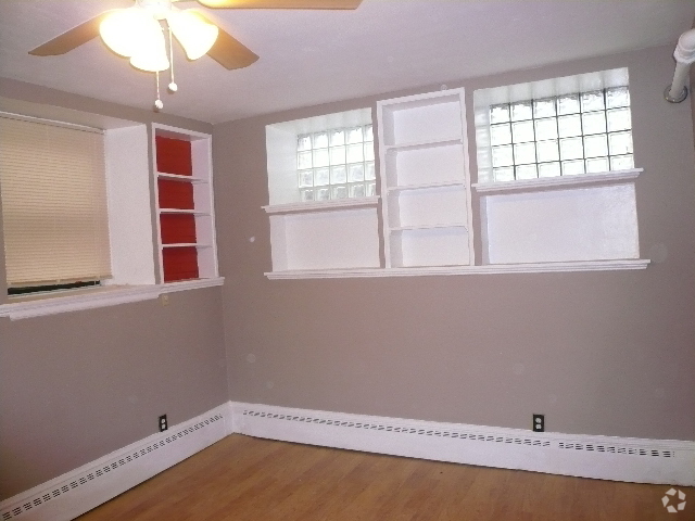 Building Photo - 1064 Beacon St