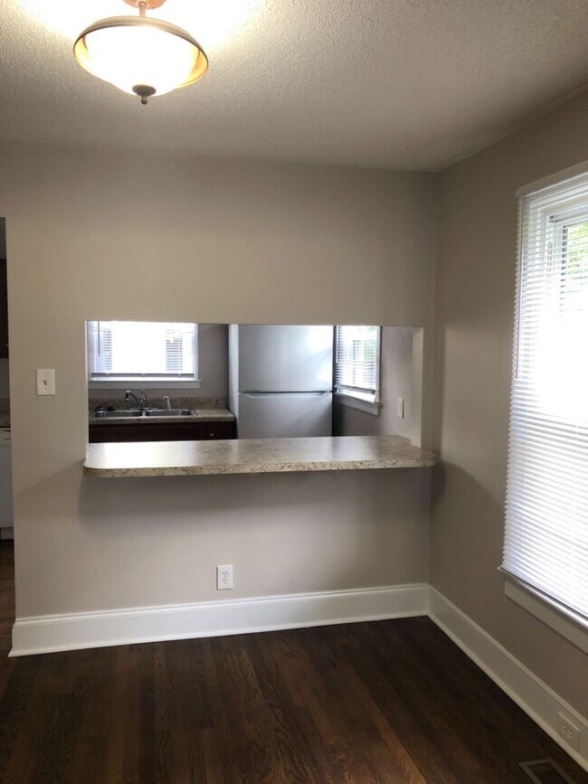 Foto del edificio - Coming Soon! Just off the main road, but in walking distance to everything!