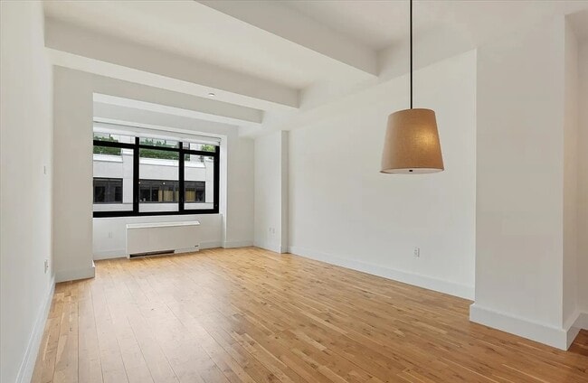 Building Photo - Modern Comfort in Every Corner