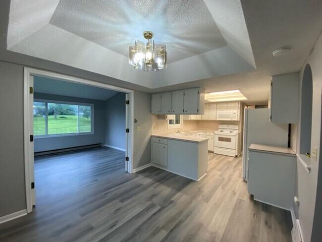 Foto del edificio - Conveniently Located 3 Bedroom with Unique...