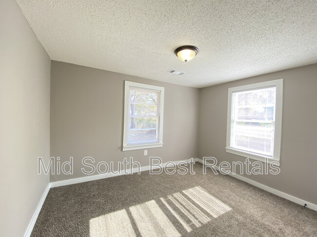 Building Photo - 1416 Division St