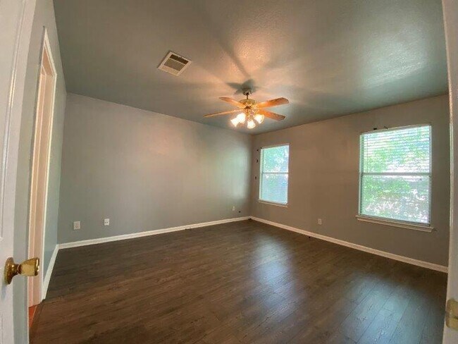 Building Photo - 1821 Southeastern Trail