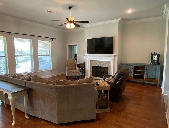 Foto del edificio - Cypress Bend- 4 bedroom!